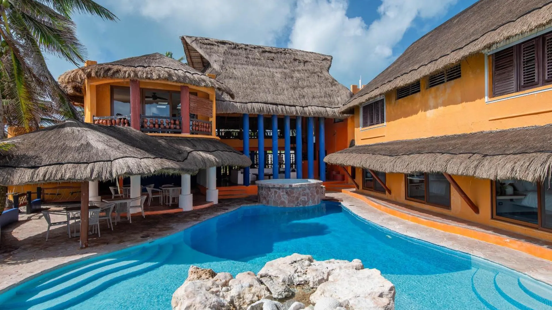 Bella Mar, Oceanfront Escape Otel Isla Mujeres